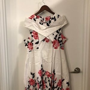 Beautiful white dress 👗 with flower 🌺 details